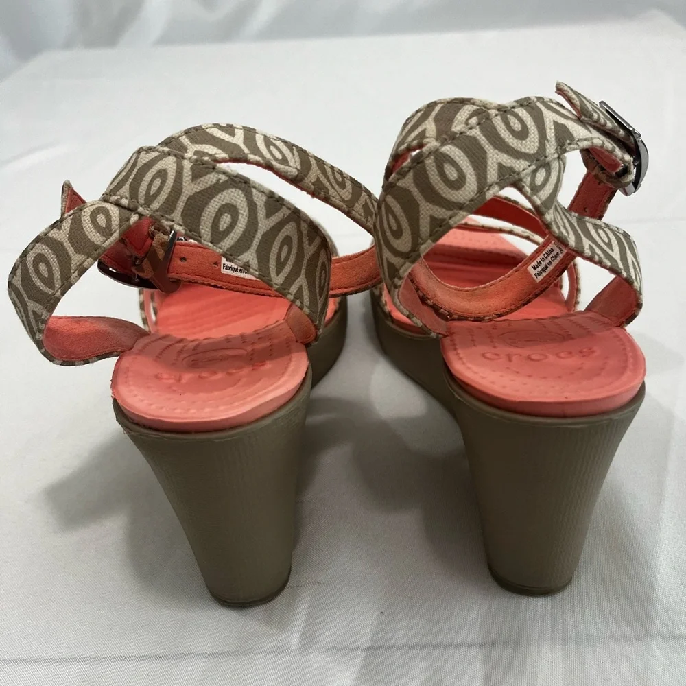CROCS Leigh Platform Wedge Sandals Wom 9 Stucco/Tumbleweed
